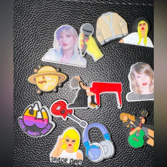 25 SET OF TAYLOR SWIFTIE ERAS CROC JOBBITZ THEMSED SHOE CHARMS SHOWGIRL POETS - Picture 2 of 5